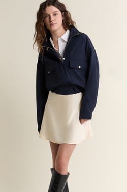 Falda corta satinada;${refinementColor}