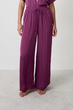 Weite Hose aus Satin;${refinementColor}