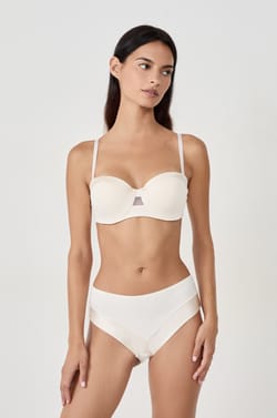 Strapless bra with lightly lined cups and removable straps;${refinementColor}