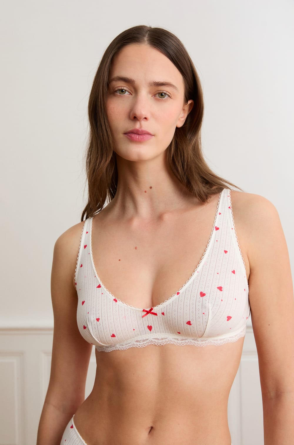 Brassi&egrave;re en pointelle &agrave; motifs c&oelig;urs;${refinementColor}