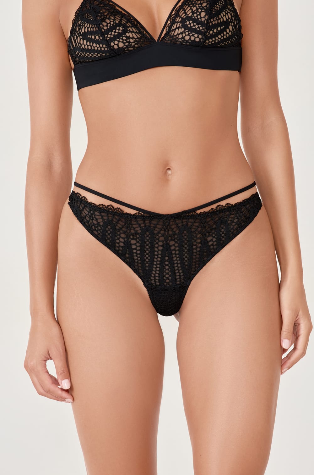 String en dentelle;${refinementColor}