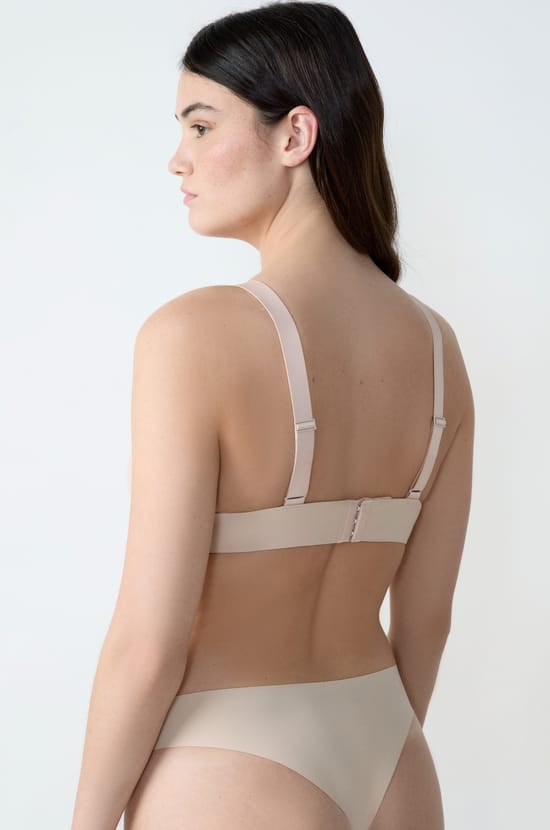 Wireless triangle bra in mesh;${refinementColor}