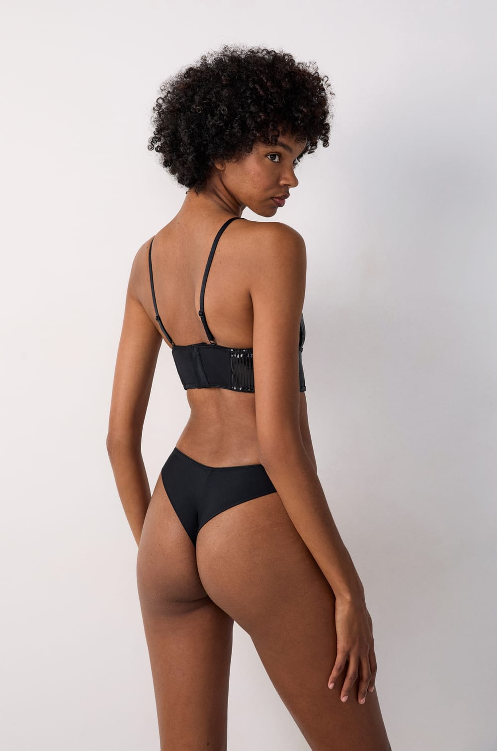 Soutien-gorge bustier coeur coques fines en sequins;${refinementColor}