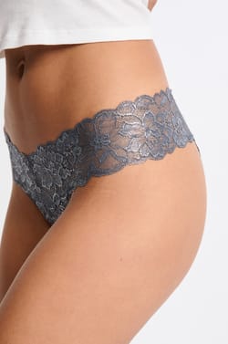 Tanga en dentelle;${refinementColor}