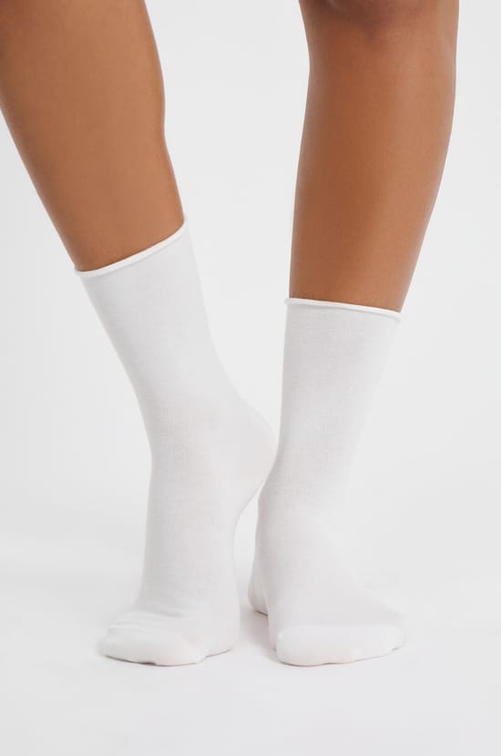 Knee-High Socks;${refinementColor}