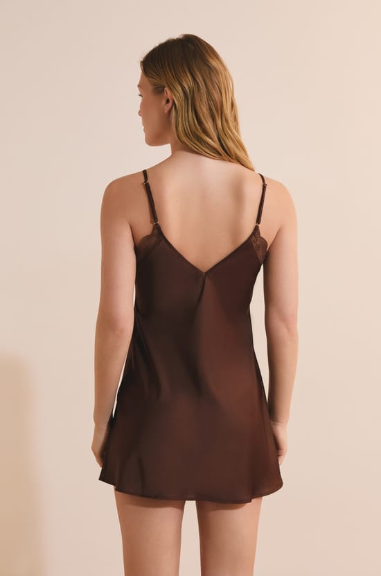 Nuisette courte satin&eacute;e d&eacute;tails dentelle;${refinementColor}