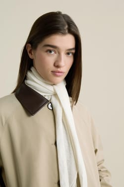 Foulard triangle en maille;${refinementColor}