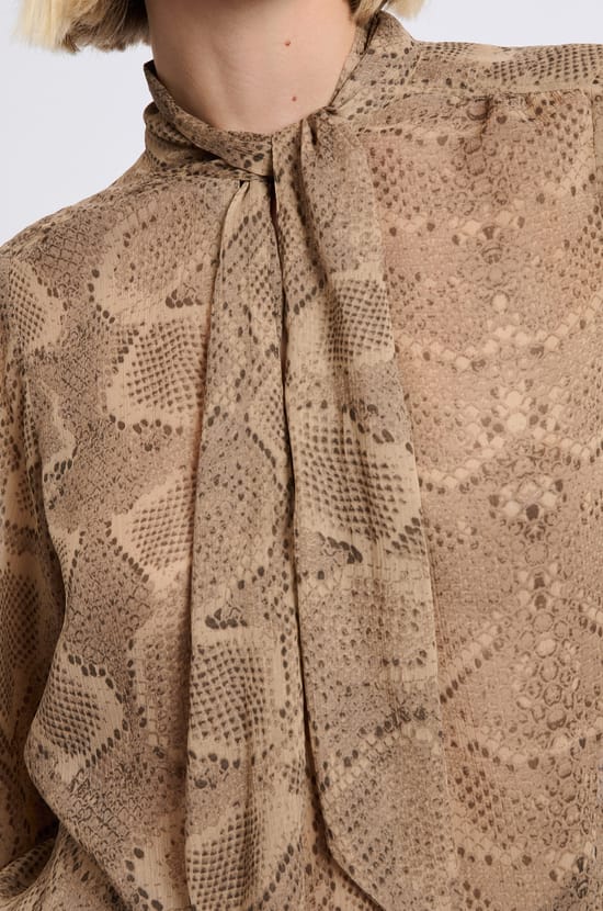 Blouse with front tie snake print;${refinementColor}