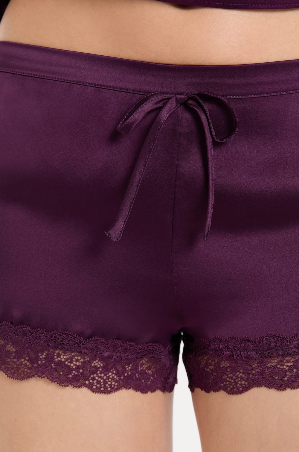 Short en soie détails dentelle;${refinementColor}