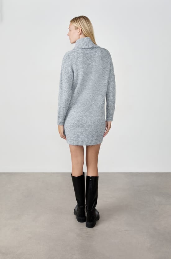 Robe pull col roulé;${refinementColor}