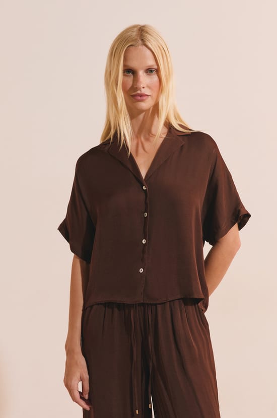 Chemise de pyjama manches courtes satin&eacute;e;${refinementColor}