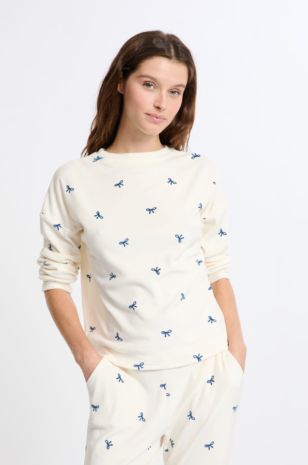 Pyjama 2 pièces manches longues à motifs;${refinementColor}