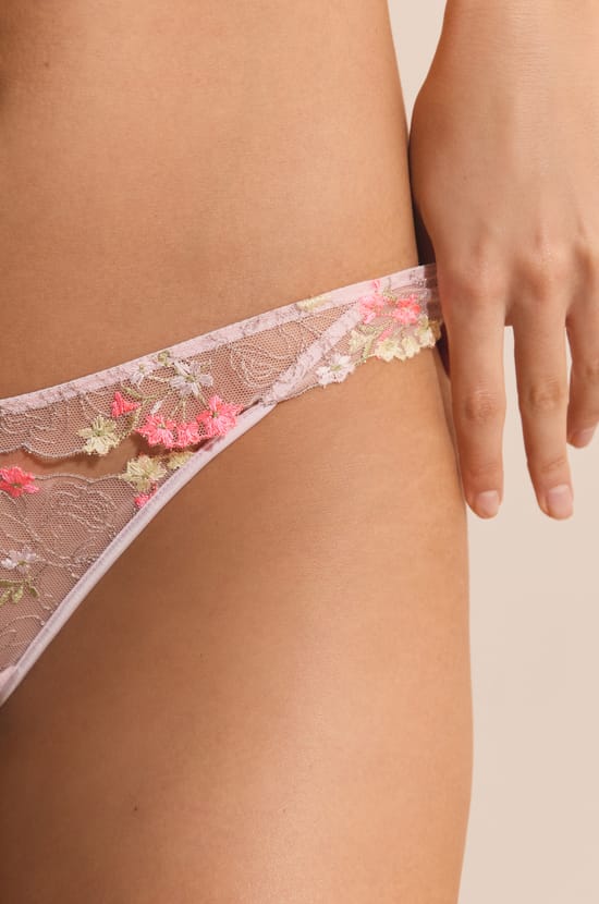 String en broderie;${refinementColor}