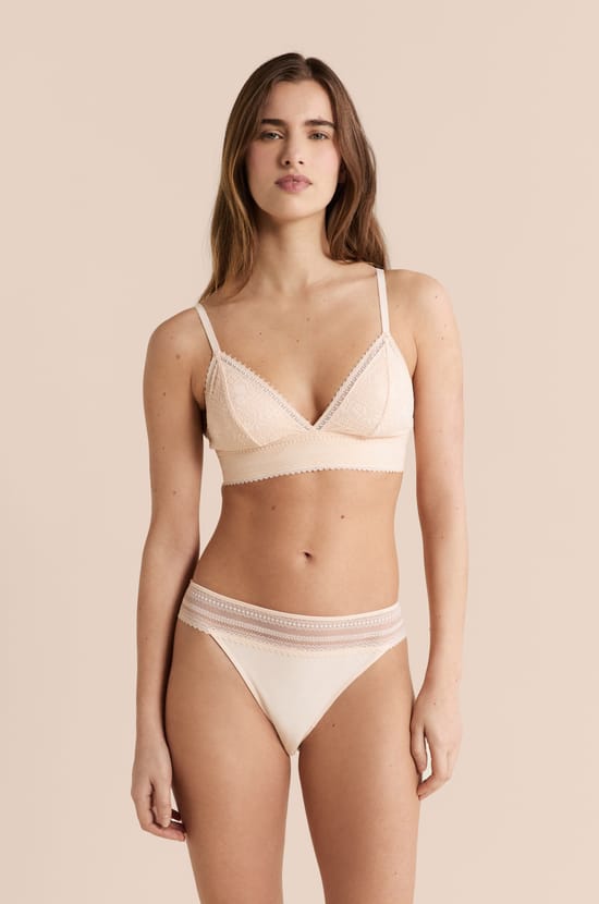 Bra N.8 - The Wireless Triangle in Lace;${refinementColor}