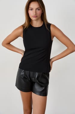 Sleeveless T-shirt;${refinementColor}