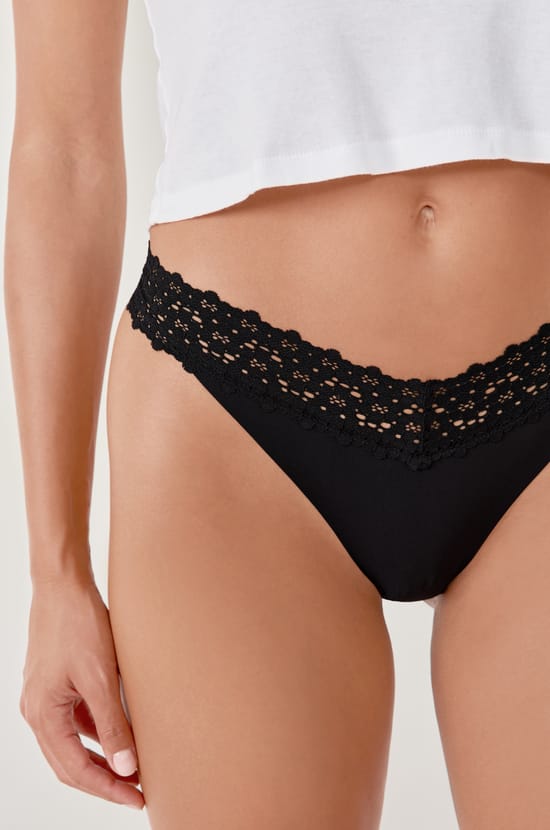 Tanga en microfibre et dentelle;${refinementColor}