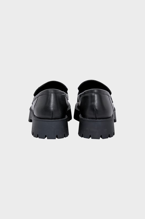 Leather loafers;${refinementColor}