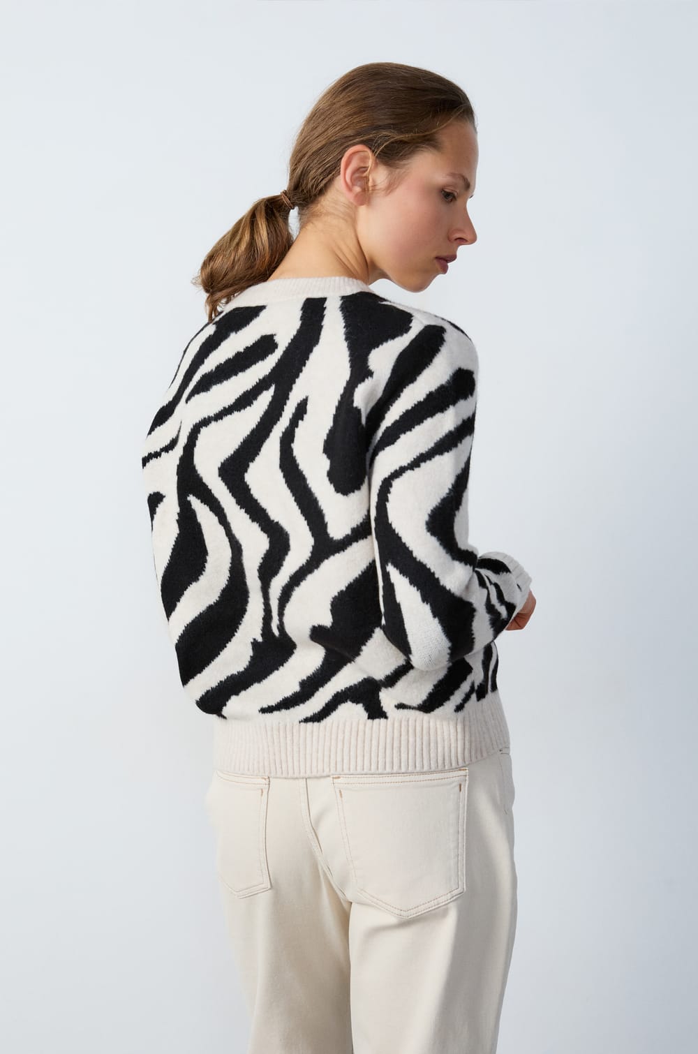 Round Neck Zebra Print Sweater;${refinementColor}