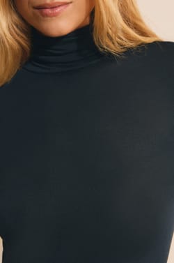 T-shirt thermique col roul&eacute; avec cachemire;${refinementColor}