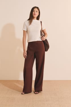 Pantalon large asym&eacute;trique;${refinementColor}