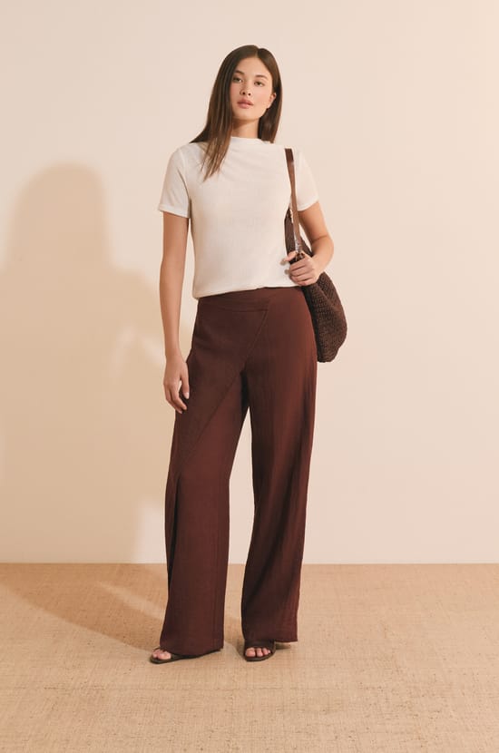 Pantalon large asym&eacute;trique;${refinementColor}