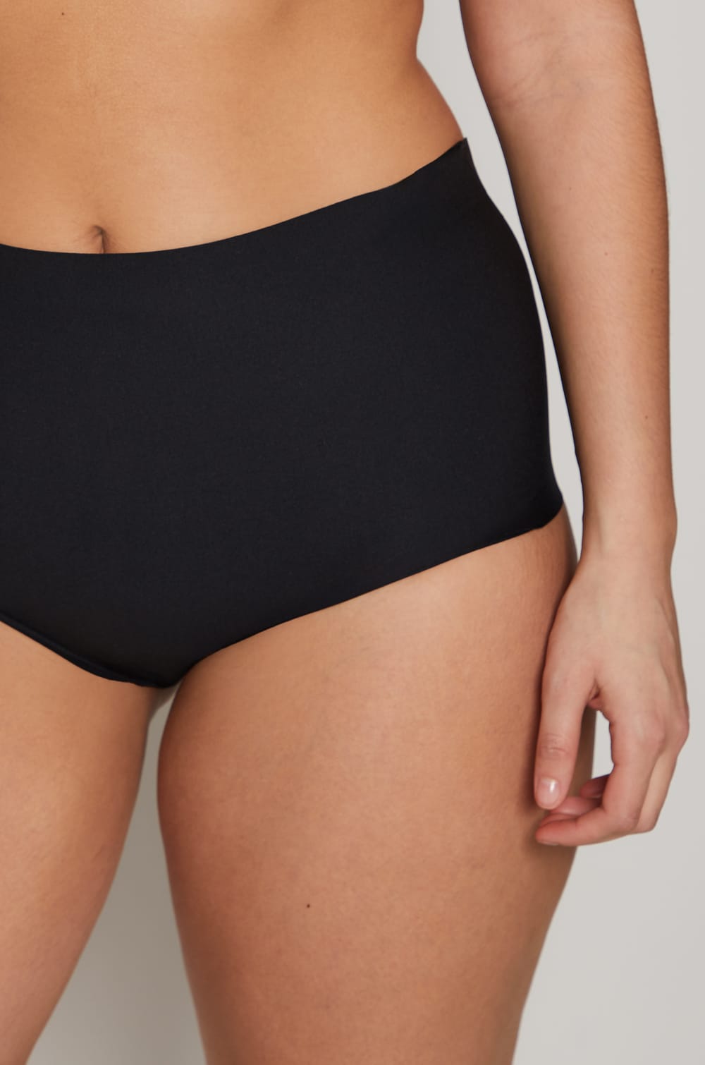 Figi z wysokim stanem i odkrytymi plecami;${refinementColor}