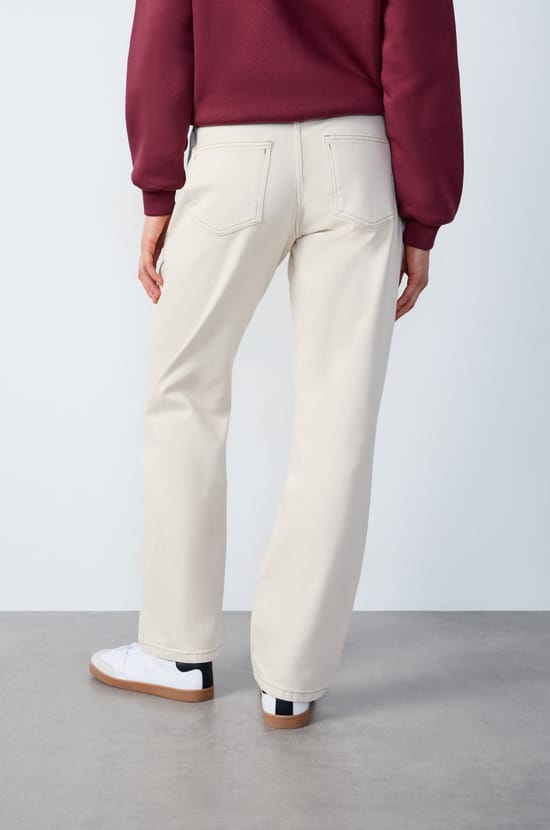 Straight cut jeans;${refinementColor}