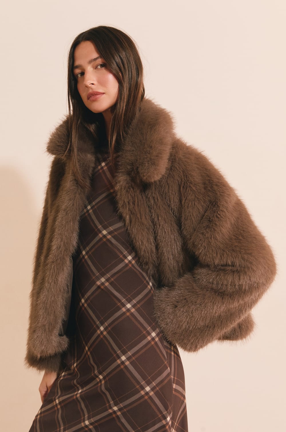 Robe longue &agrave; carreaux;${refinementColor}