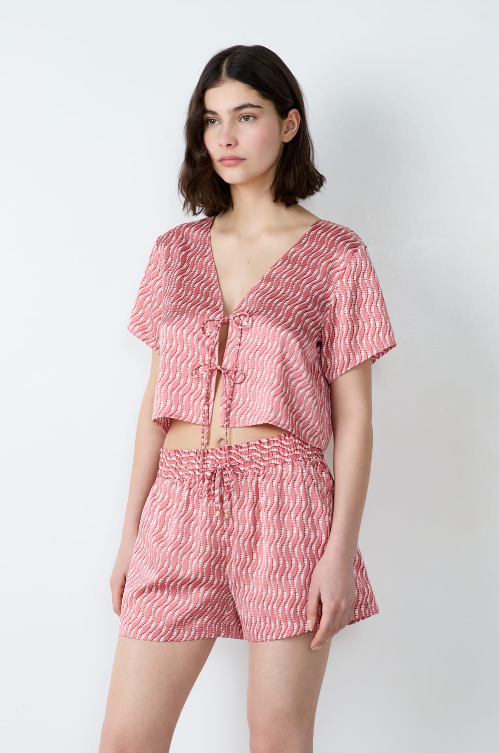 Pantalones cortos de pijama satinados estampados;${refinementColor}