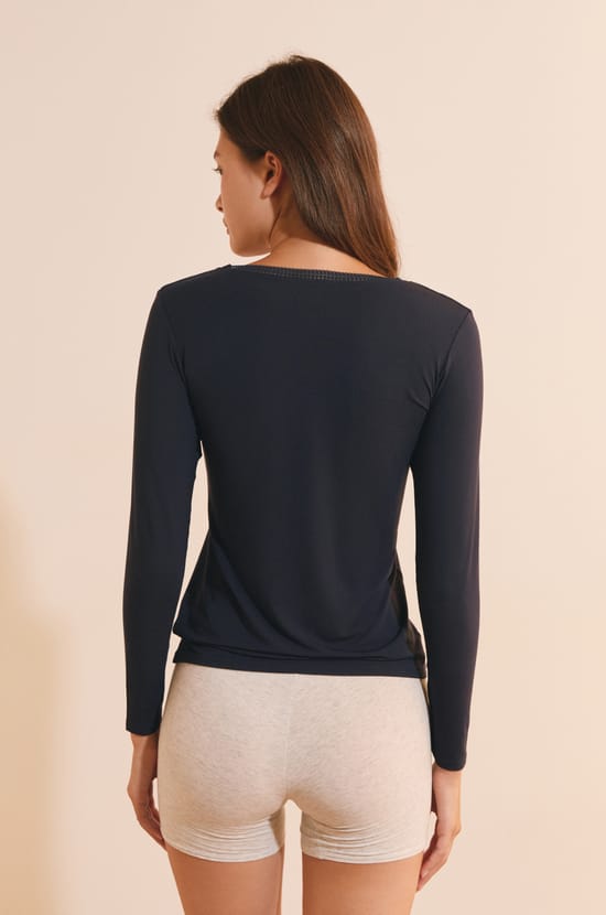 T-Shirt mit V-Ausschnitt aus Thermostrick;${refinementColor}