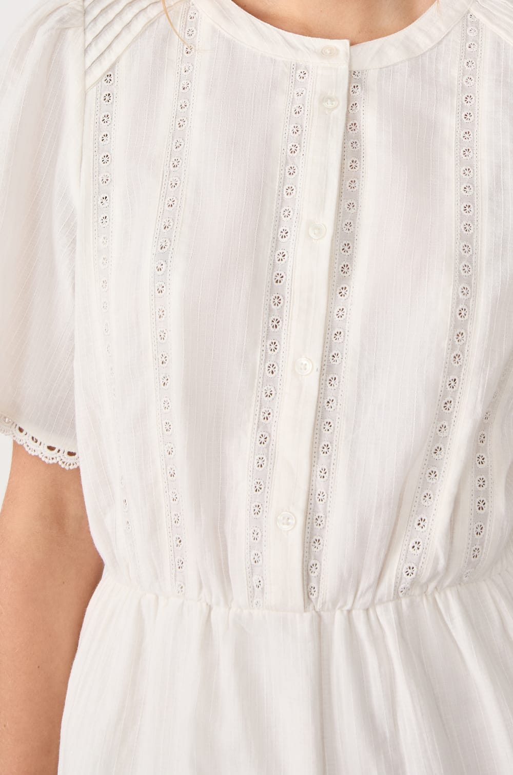 Robe en coton avec broderie;${refinementColor}