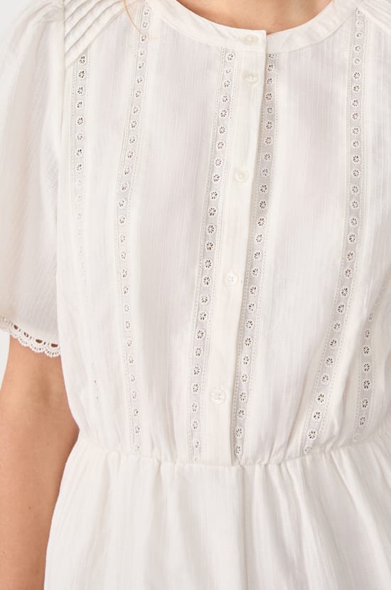 Robe en coton avec broderie;${refinementColor}