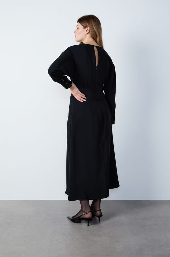 Long Flowing Dress;${refinementColor}