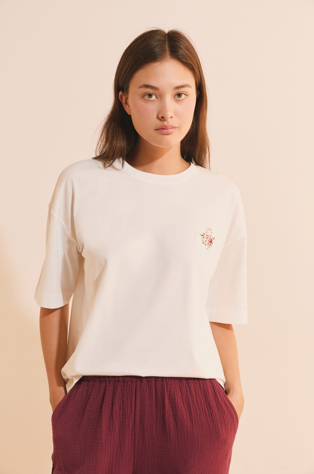 T-Shirt aus Baumwolle mit Blumen-Illustration;${refinementColor}