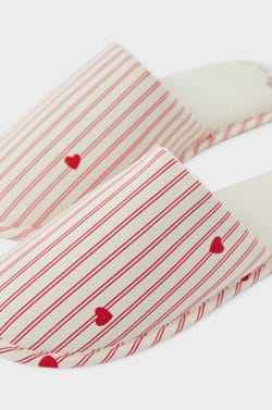 Heart Pattern Mules Slippers with Cotton;${refinementColor}