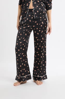 Pantalon de pyjama à motifs fleurs en satin;${refinementColor}