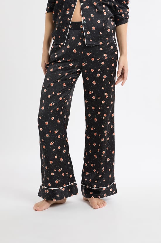 Pantalon de pyjama à motifs fleurs en satin;${refinementColor}