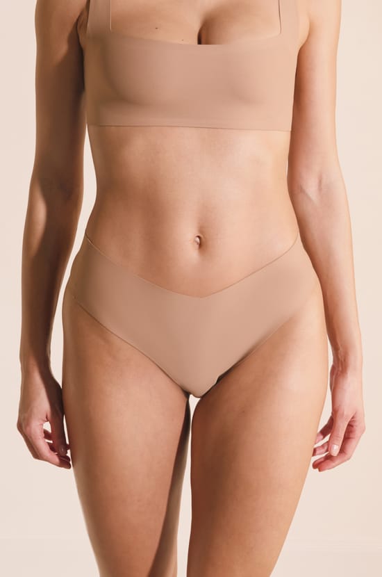 String high leg effet lissant en microfibre;${refinementColor}