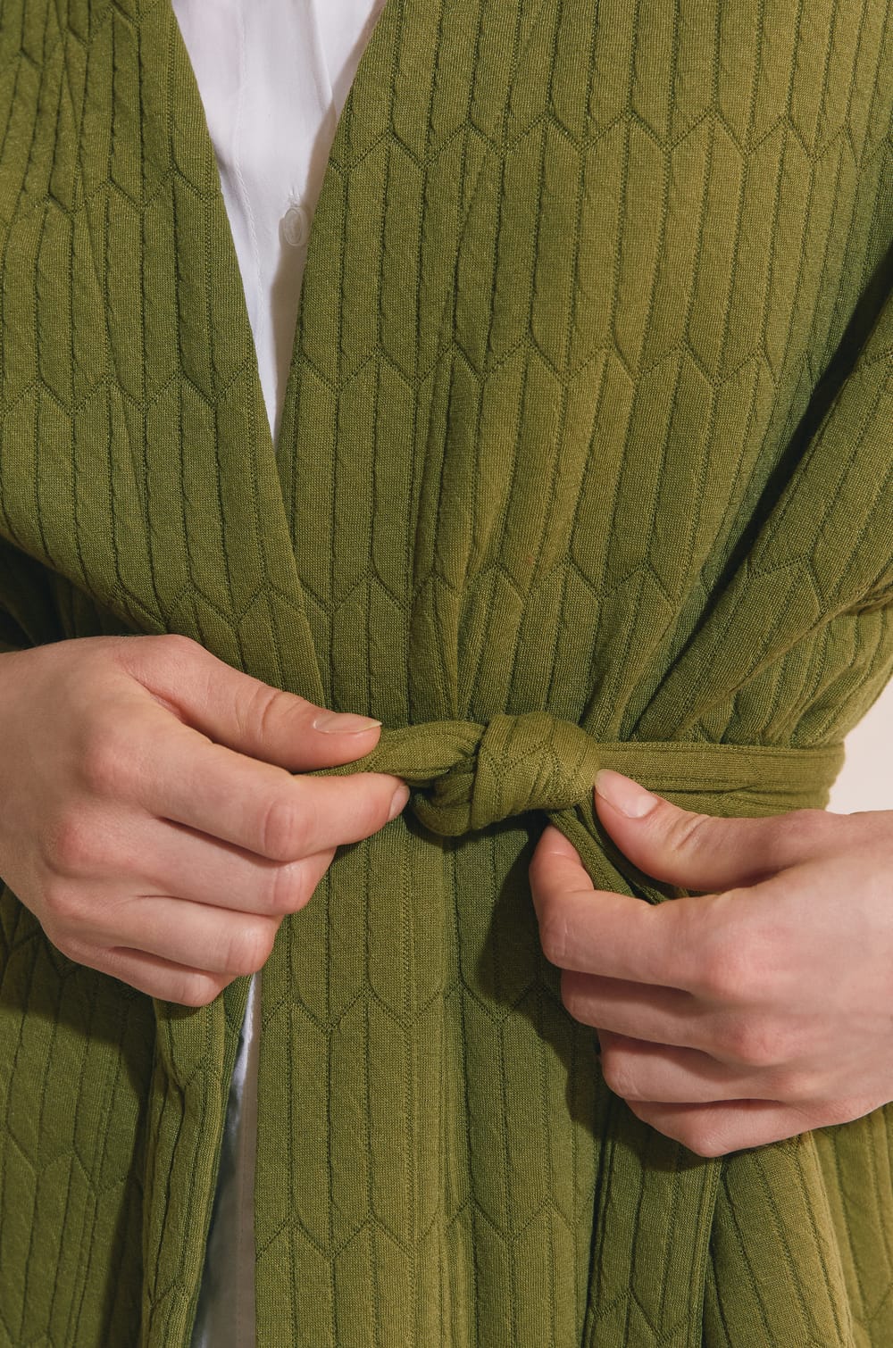 Gilet sans manches ceintur&eacute;;${refinementColor}