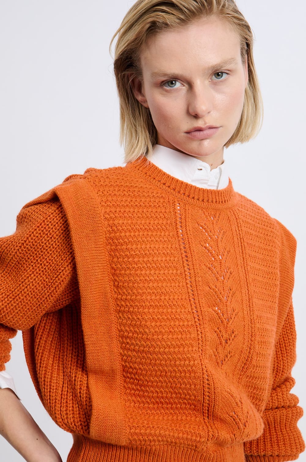 Pull à épaulettes avec laine;${refinementColor}