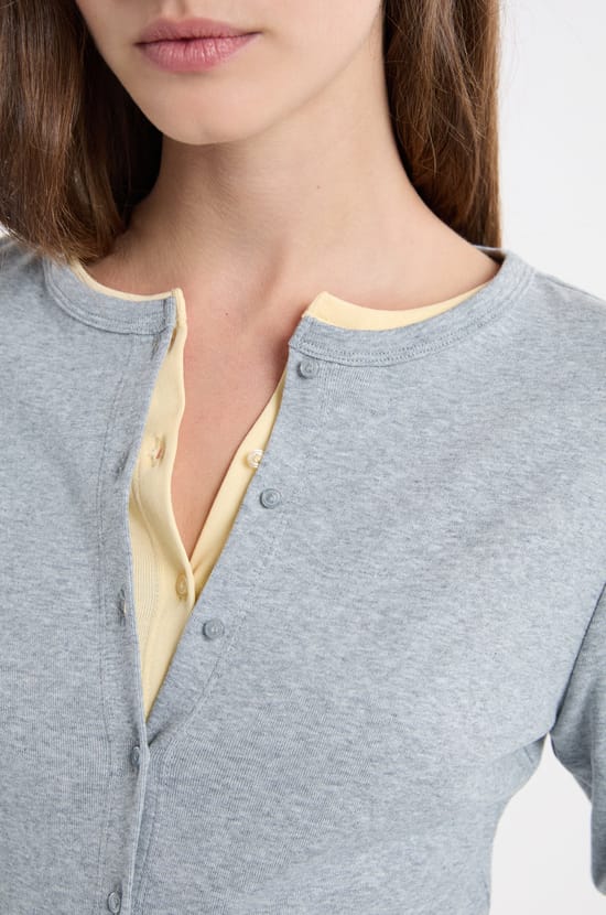 T-shirt boutonn&eacute; &agrave; manches longues en coton;${refinementColor}