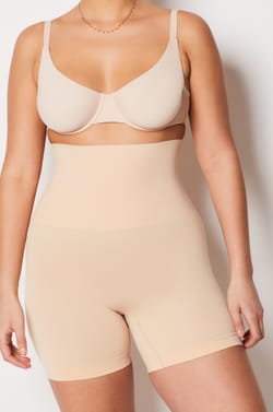 Formendes Slip mit hoher Taille – mittlerer Halt;${refinementColor}