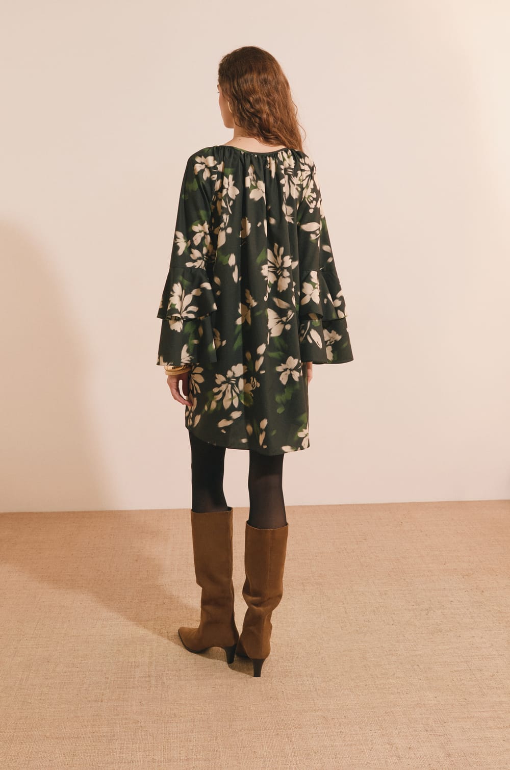 Robe courte &agrave; motif floral;${refinementColor}