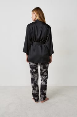 Set de pijama de 3 piezas de satén;${refinementColor}