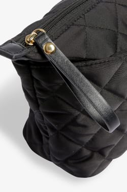 Trousse matelassée;${refinementColor}