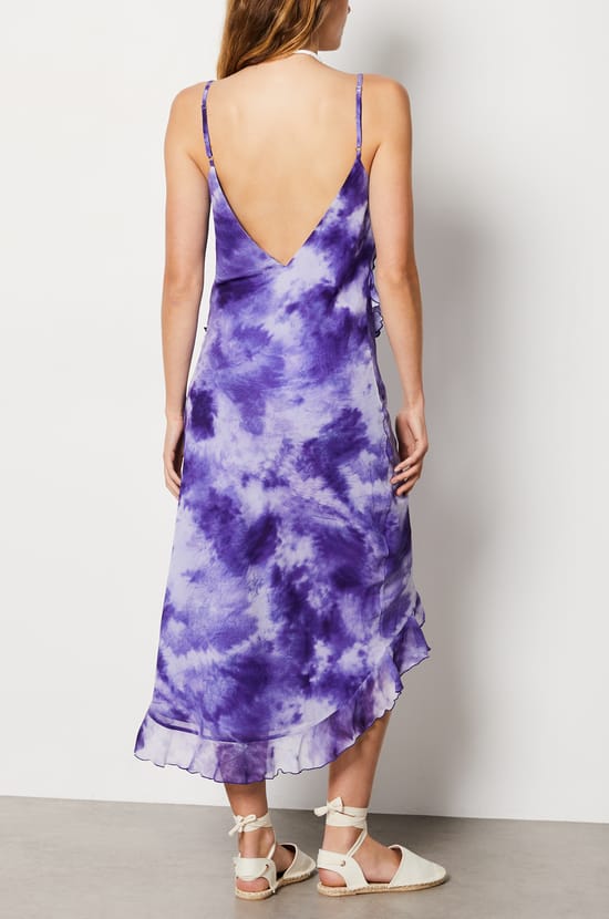 Robe longue à fines bretelles à volants;${refinementColor}