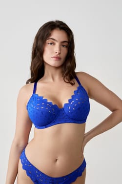 Minimizer balconette bra -1 size effect in lace;${refinementColor}