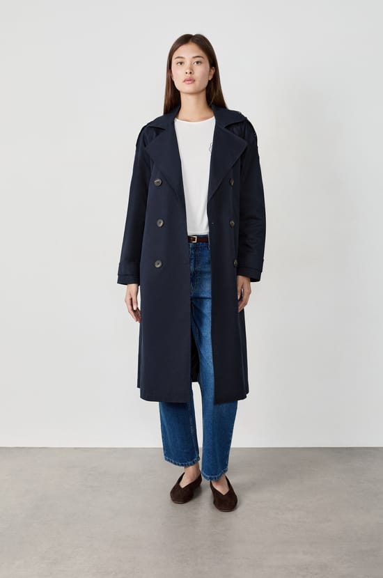 Long trench coat with belt;${refinementColor}