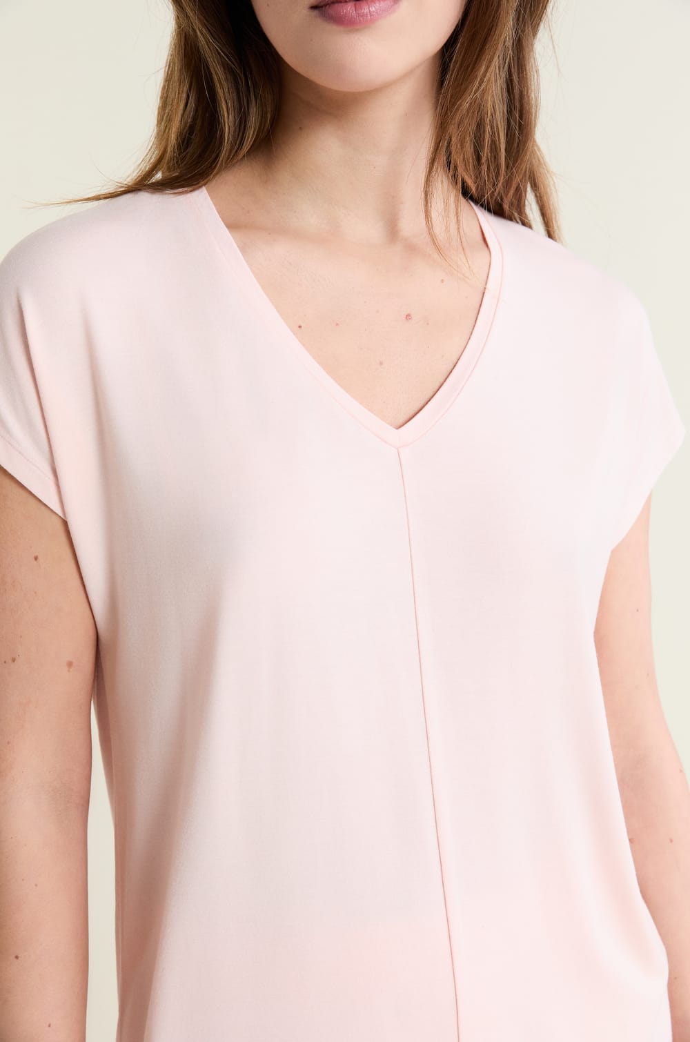 Camiseta de pijama de manga corta con cuello en V de modal;${refinementColor}