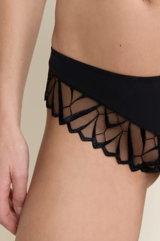 Embroidered Hipster;${refinementColor}